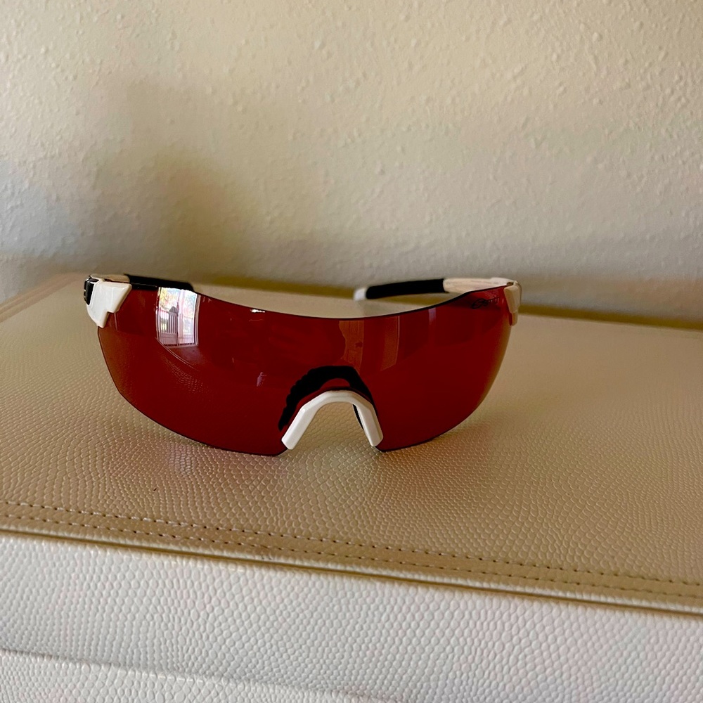 Smith sunglasses With One Lens Rose Colored..frame Mostly White With Black Logo